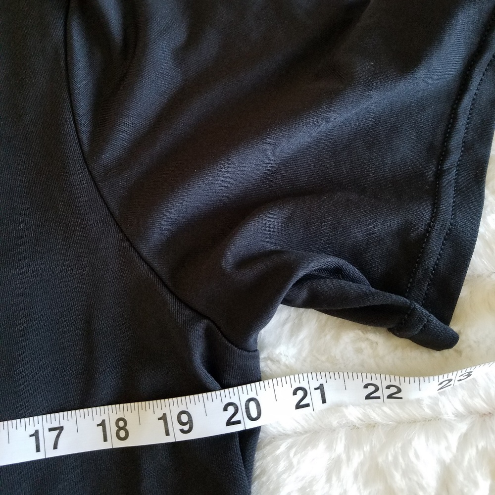 Under Armour black short sleeve loose fit tee shirt Med. Sports Athletics Gym - Picture 4 of 6